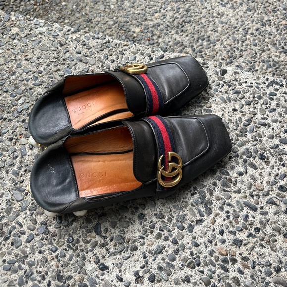 Gucci mid heel leather loafer with pearl backing - Picture 3 of 6